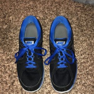 Men’s Nike dual fusion running shoes size 11. Blue and black. Very gently used